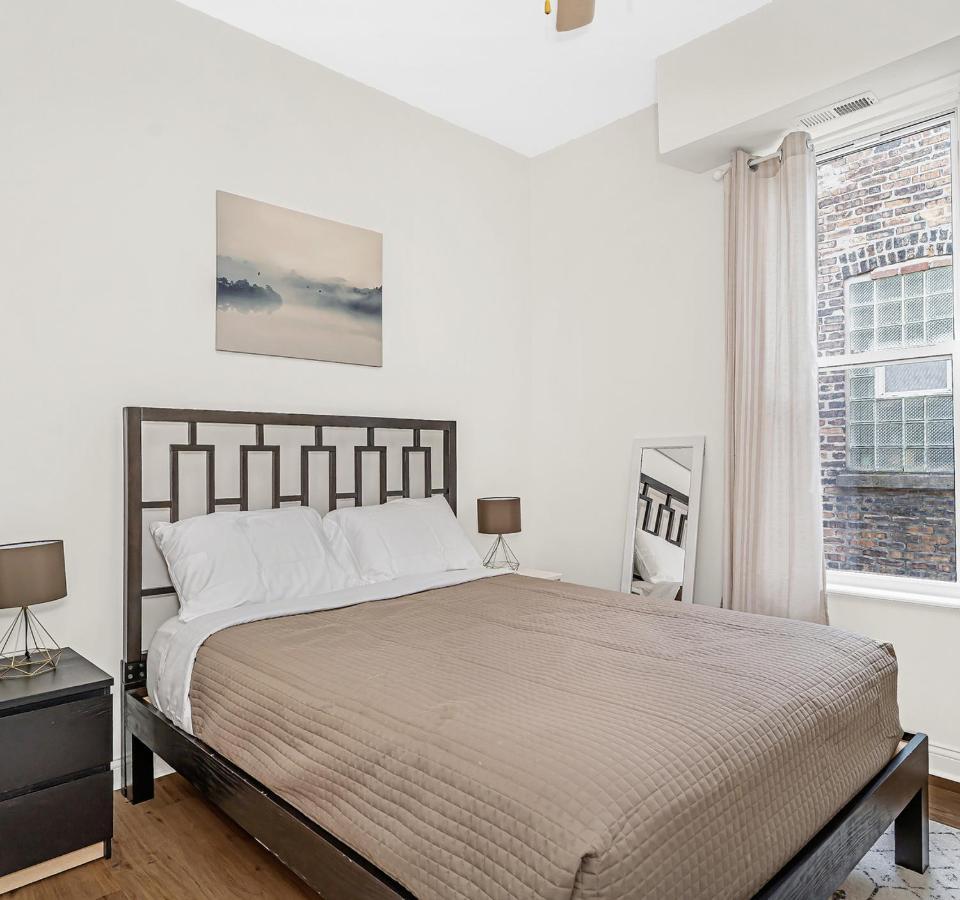 Spacious 5-br Next To Transit Free Parking Chicago